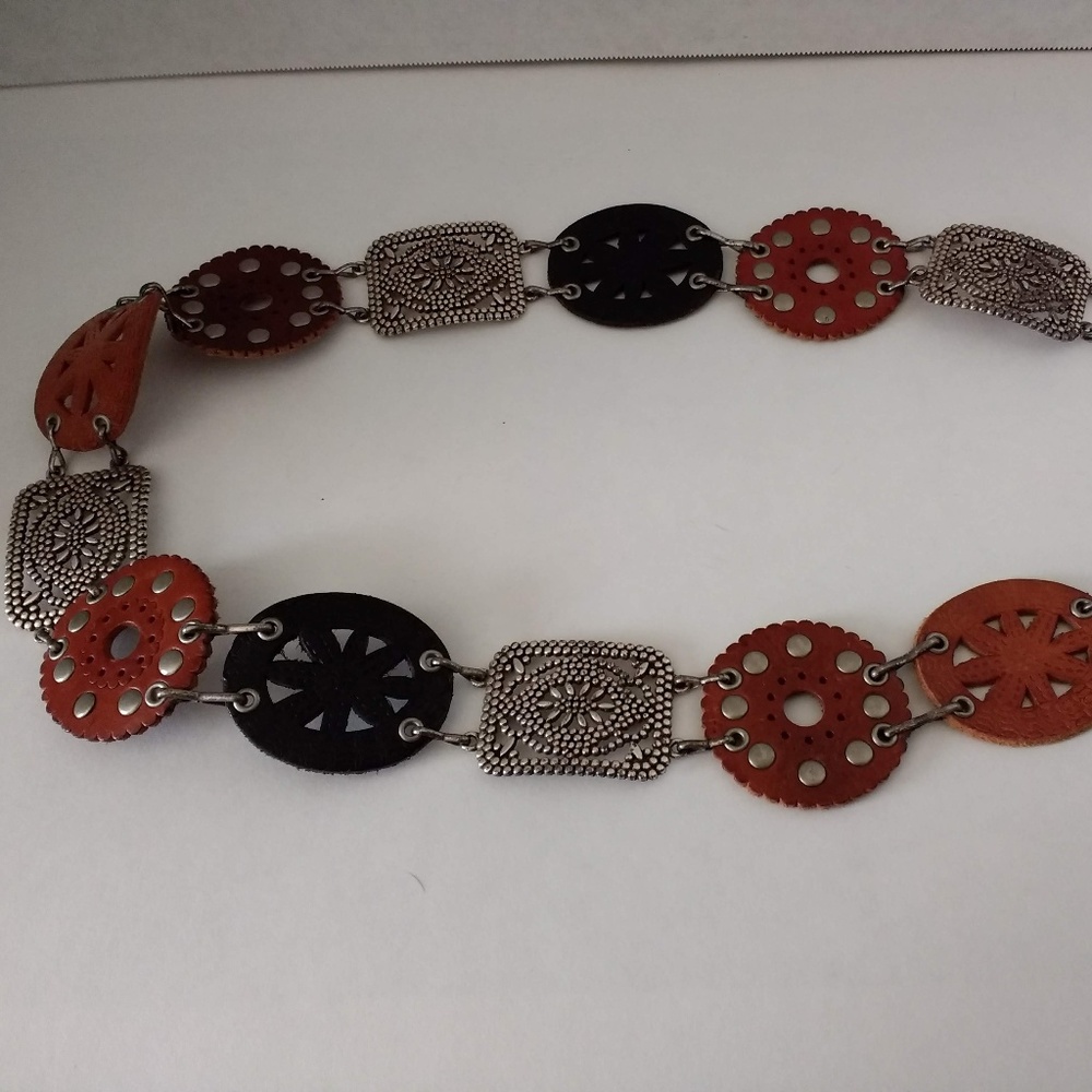 FOSSIL leather and silver-tone mixed links belt
